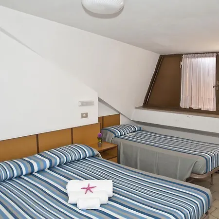 Hotel Carolina 2*