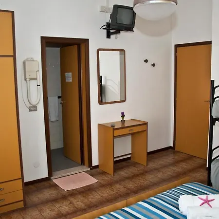Hotel Carolina 2*